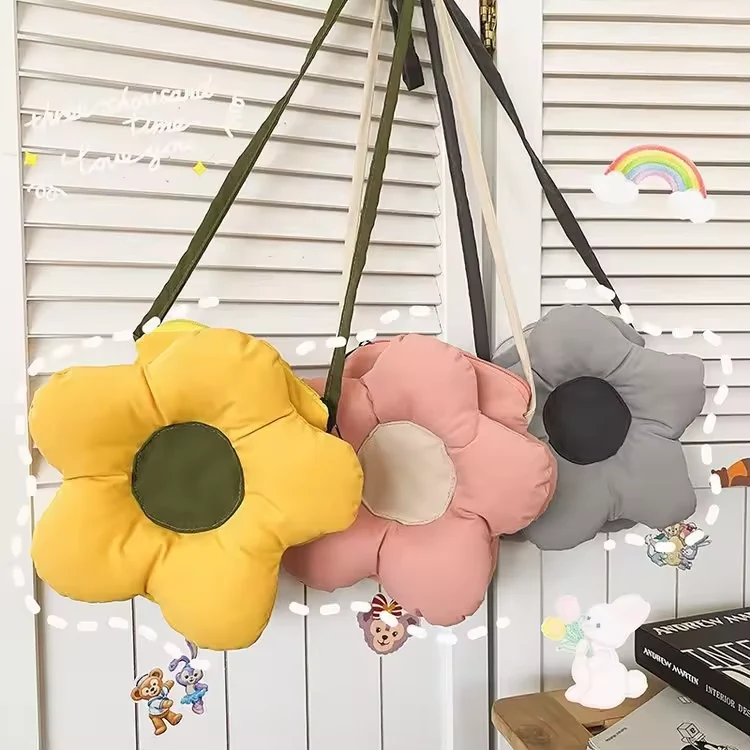 Flower-Shaped Mini Crossbody Bag product reference image