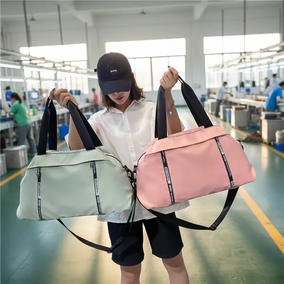 Expandable Oxford Gym Duffel with 20–35 L Capacity product reference image