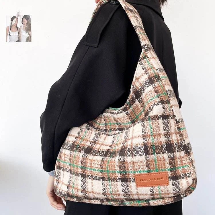 Check-Pattern Tweed Tote Bag with Magnetic Closure Green color SKU reference