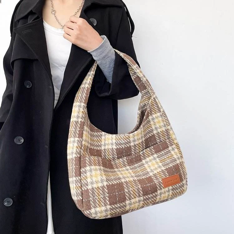 Check-Pattern Tweed Tote Bag with Magnetic Closure Khaki color SKU reference